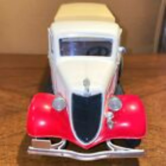 Solido Ford V8 Pick Up 1936 Beck’s Red & White Model Truck 1/19 Scale - Picture 2 of 7